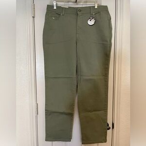 NWT Gloria Vanderbilt Womens Amanda Size 14 Short Sage Green Stretch Jeans